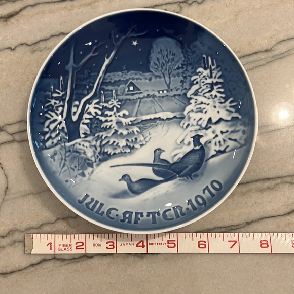 Vintage - 1970 Christmas in Greenland Collector Plate - Picture 10 of 12